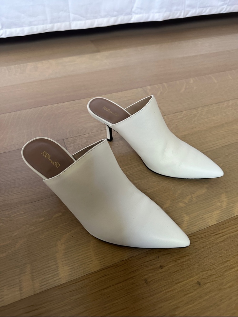 Diane Von Furstenberg Cream Pointed-Toe Leather Mules